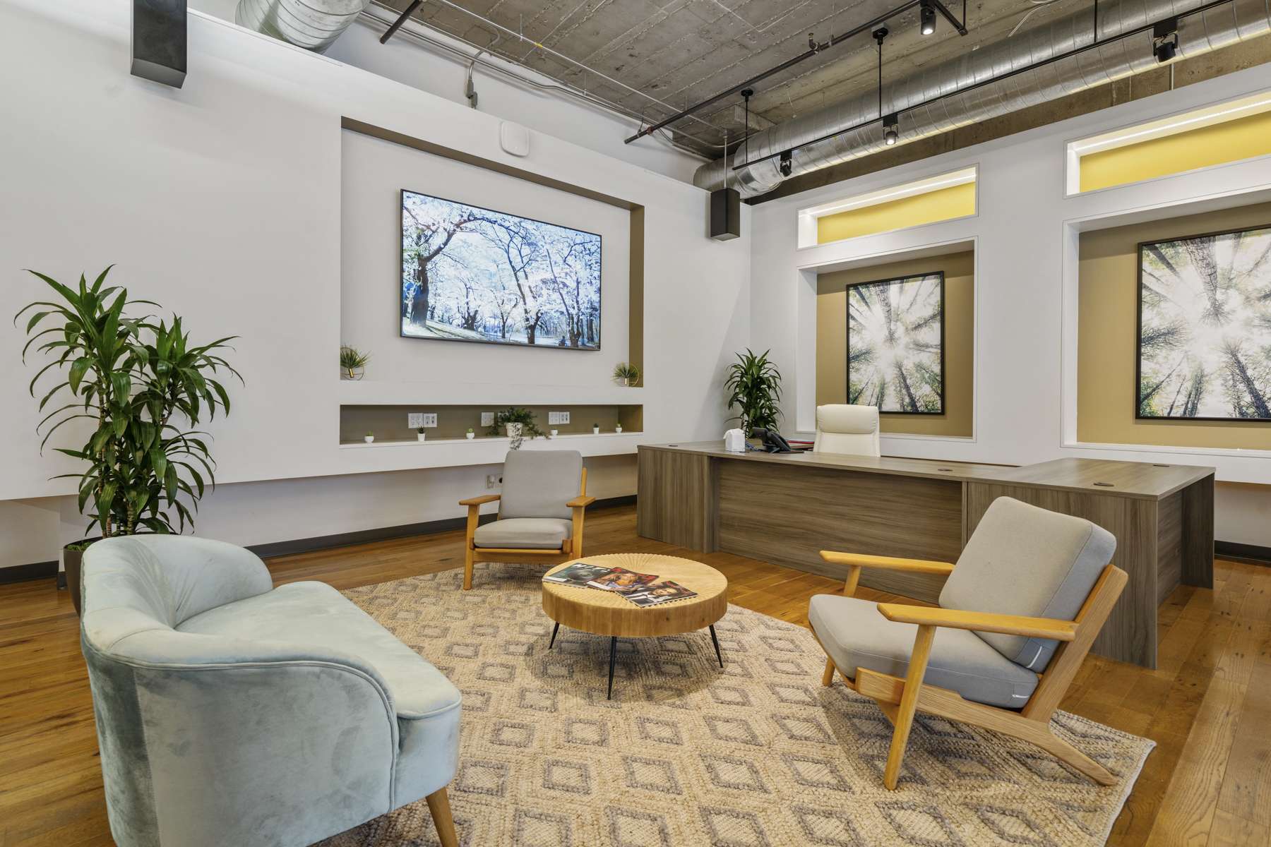Comfortable wide office